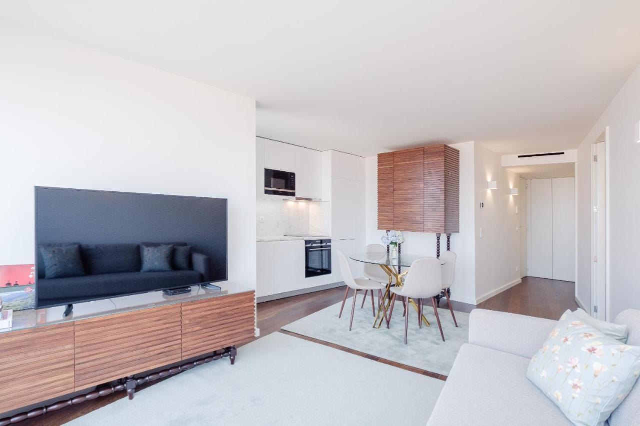 Boutique Rentals- Bliss By The Sea Apt- Ocean Views In Foz Beach Порто Екстериор снимка